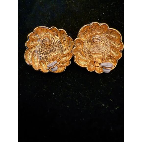 Vintage Chanel CoCo Marc Faux Pearl Earrings! Clip-on*Beautiful*24K Plated Braid - Picture 2 of 3